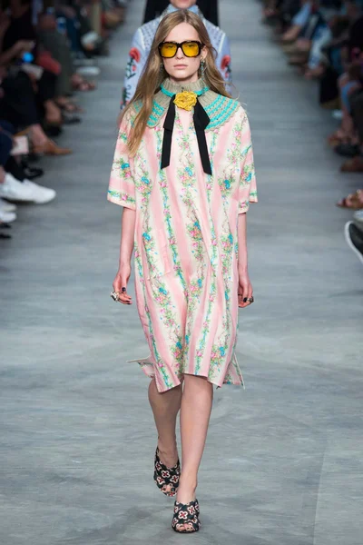 Look 15